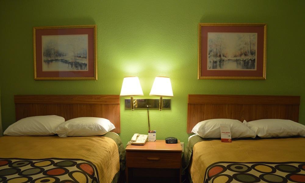 Super 8 By Wyndham Tifton Hotel Buitenkant foto