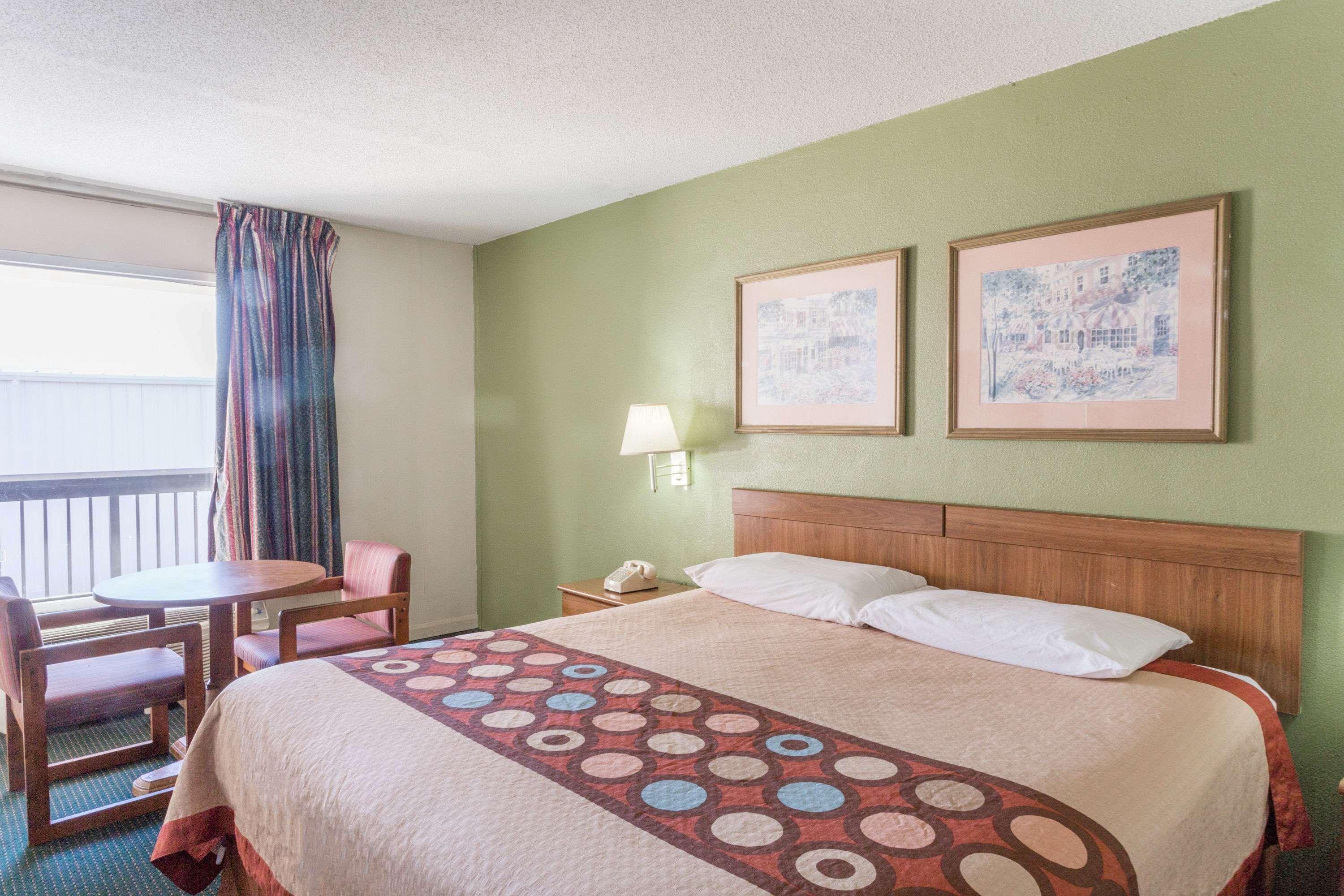 Super 8 By Wyndham Tifton Hotel Buitenkant foto
