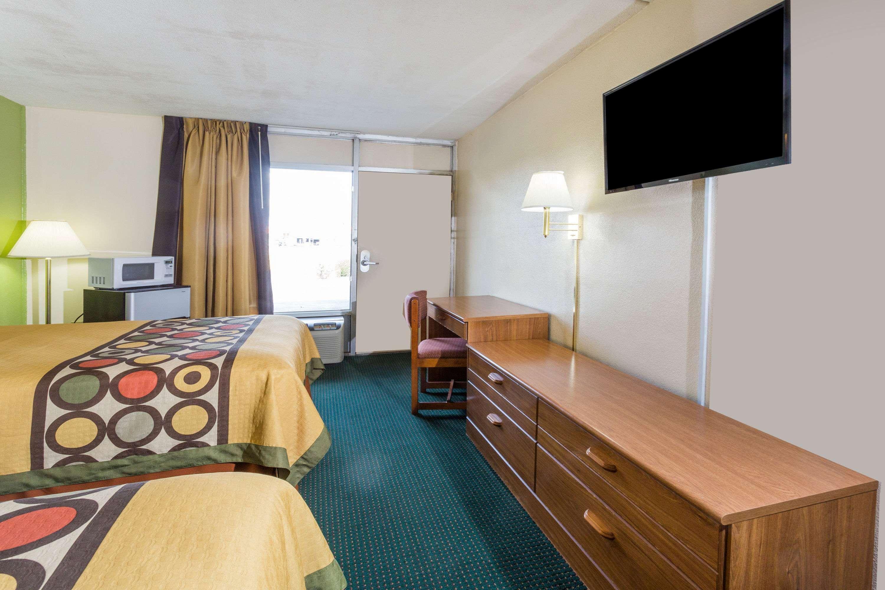 Super 8 By Wyndham Tifton Hotel Buitenkant foto