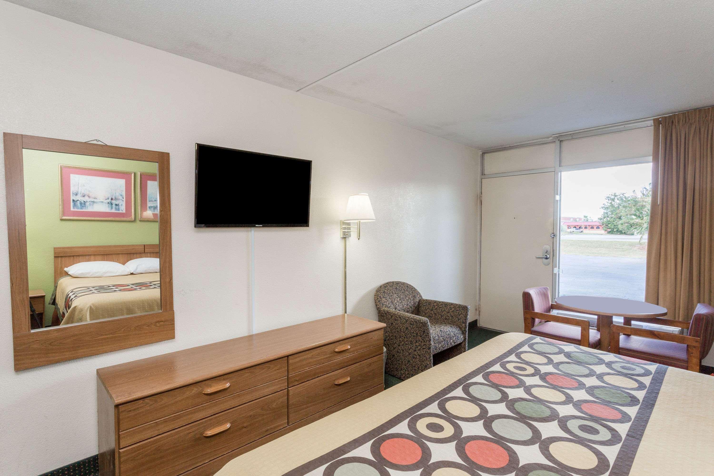 Super 8 By Wyndham Tifton Hotel Buitenkant foto