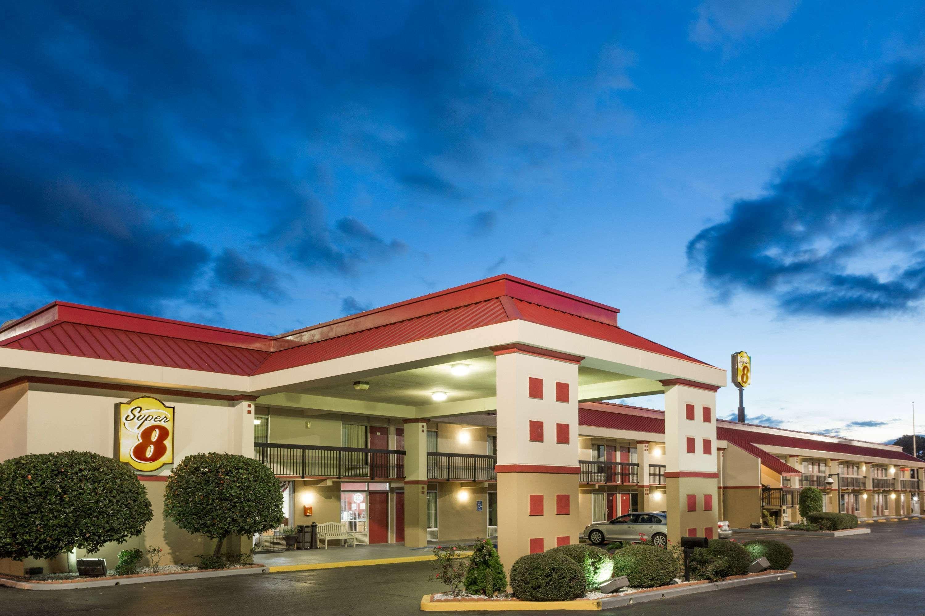Super 8 By Wyndham Tifton Hotel Buitenkant foto