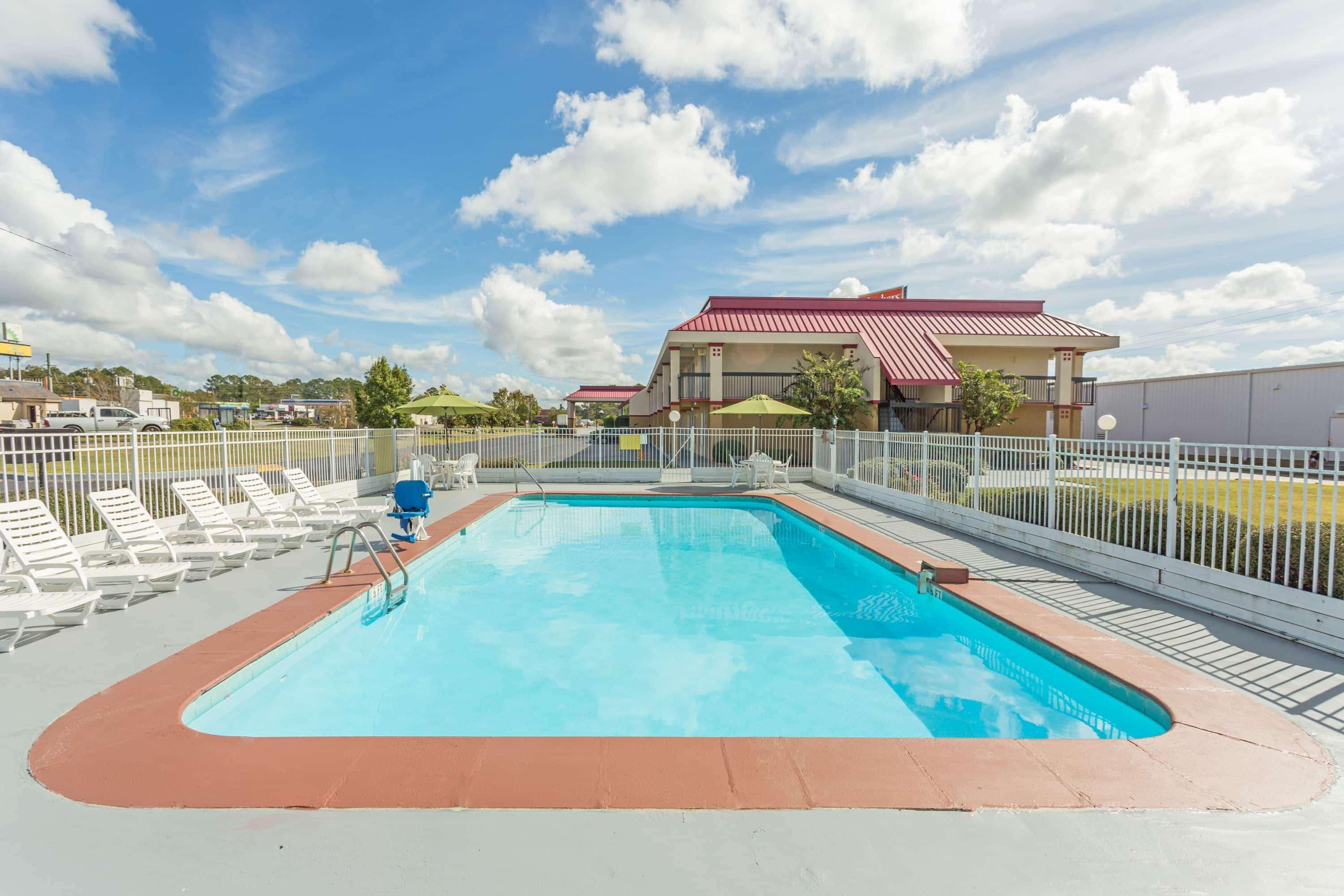 Super 8 By Wyndham Tifton Hotel Buitenkant foto