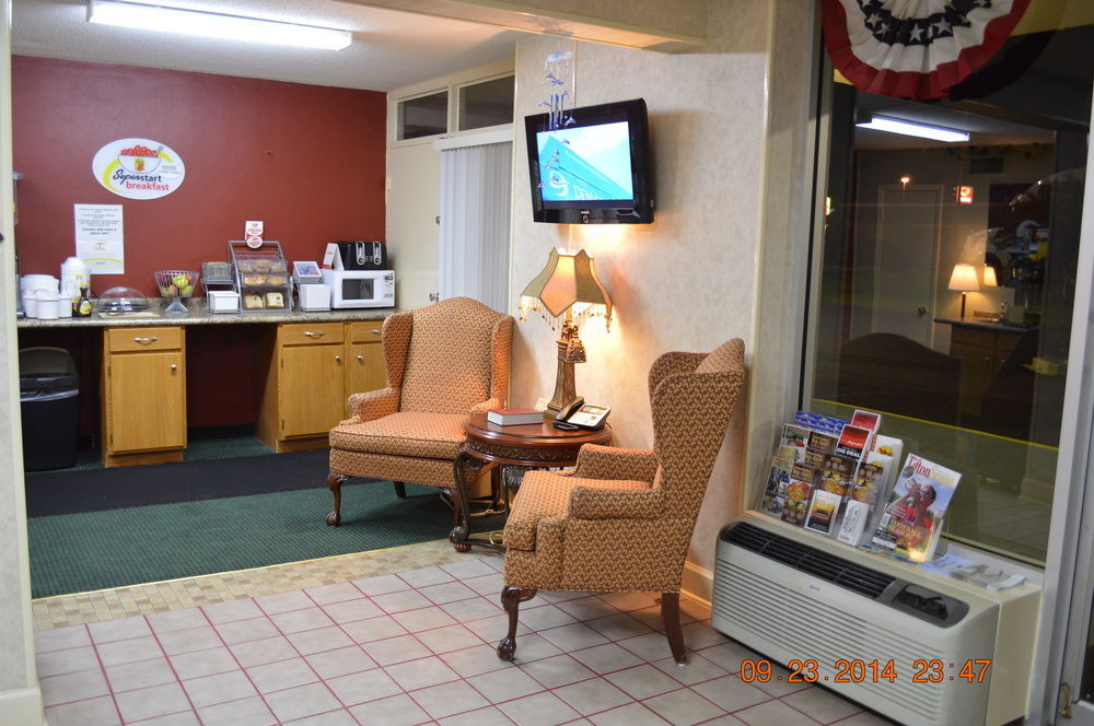 Super 8 By Wyndham Tifton Hotel Buitenkant foto