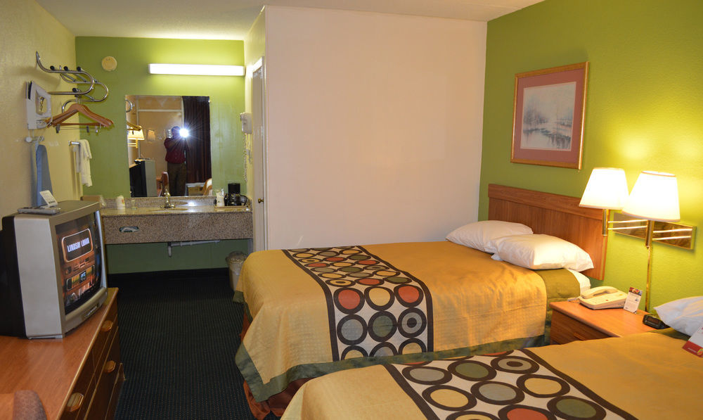 Super 8 By Wyndham Tifton Hotel Buitenkant foto