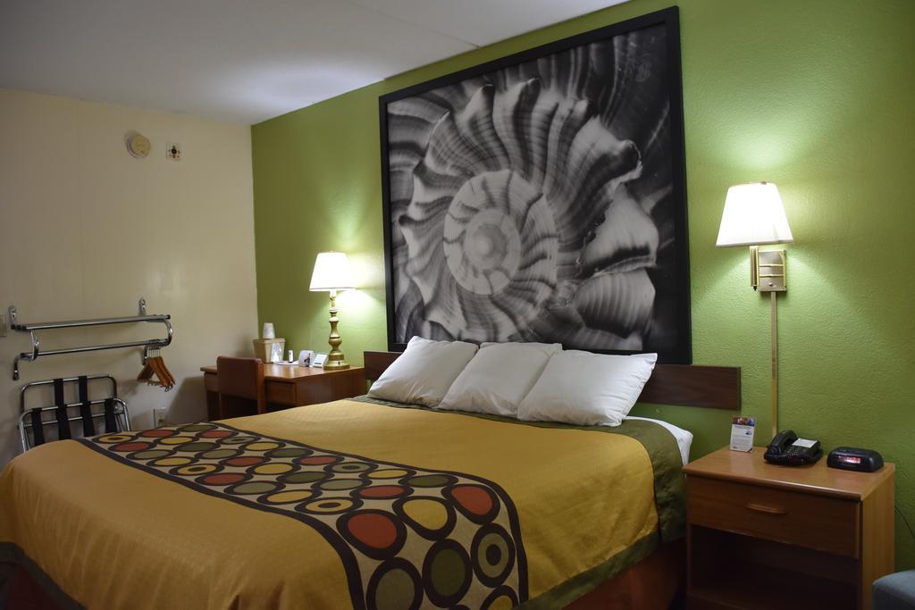 Super 8 By Wyndham Tifton Hotel Buitenkant foto