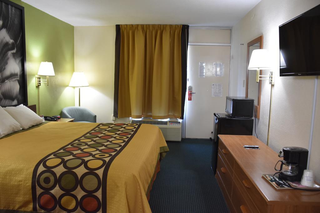 Super 8 By Wyndham Tifton Hotel Buitenkant foto
