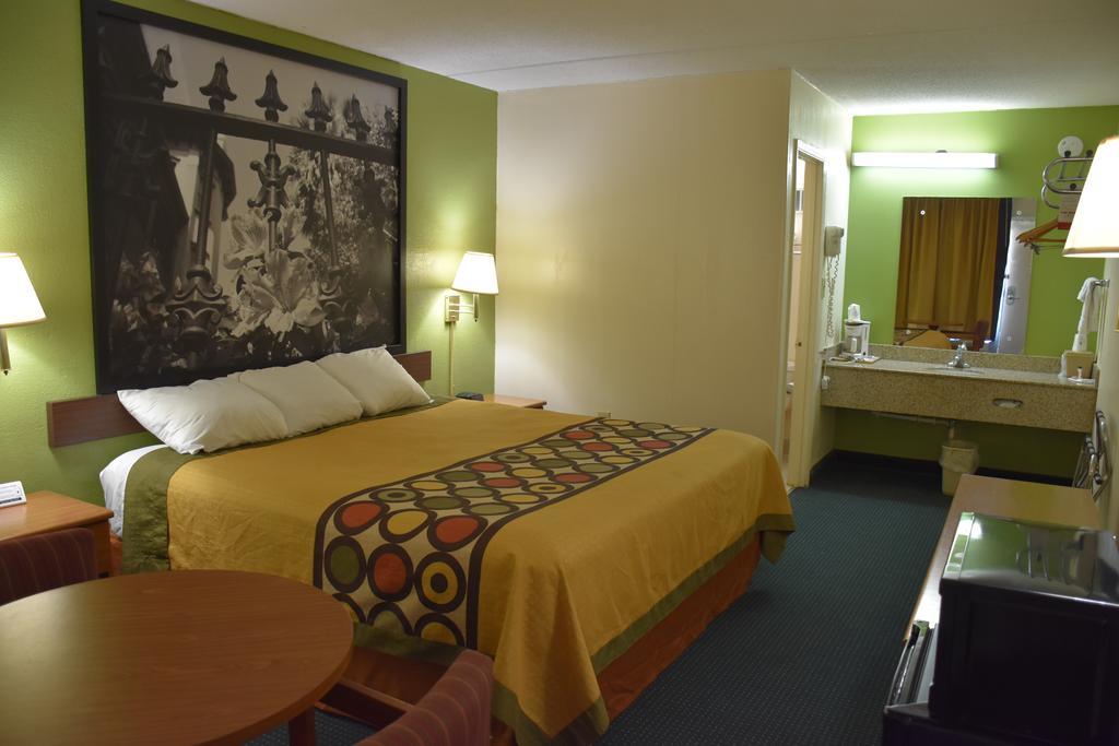 Super 8 By Wyndham Tifton Hotel Buitenkant foto