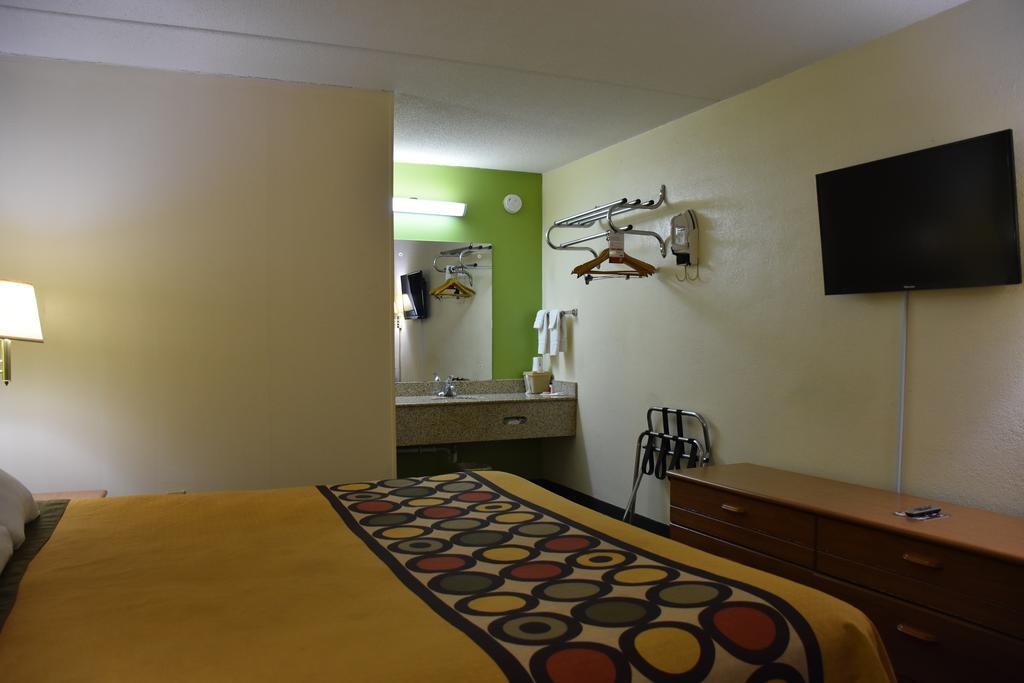 Super 8 By Wyndham Tifton Hotel Buitenkant foto