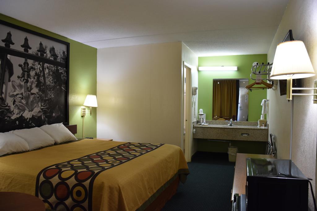 Super 8 By Wyndham Tifton Hotel Buitenkant foto