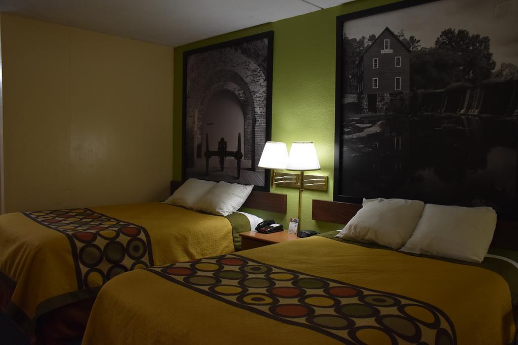 Super 8 By Wyndham Tifton Hotel Buitenkant foto