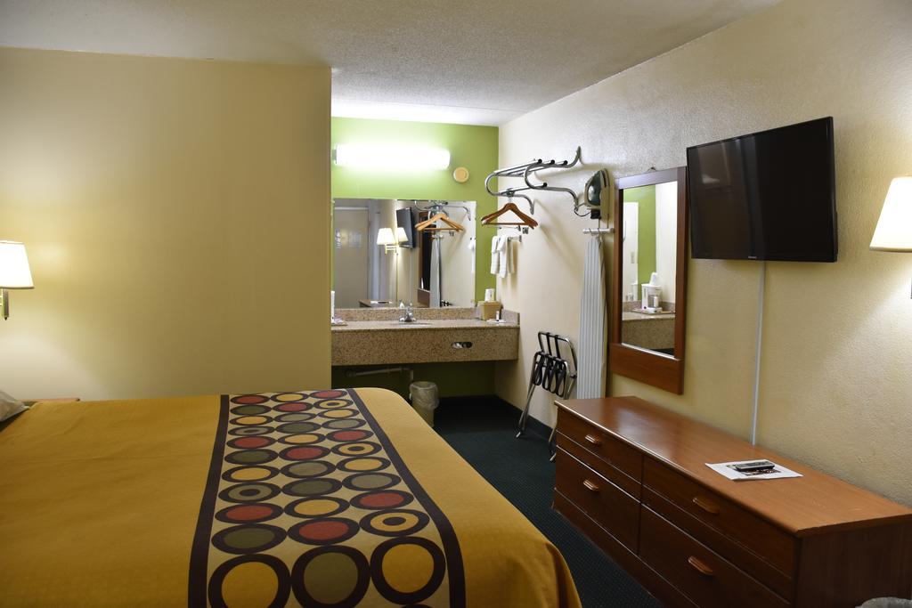 Super 8 By Wyndham Tifton Hotel Buitenkant foto