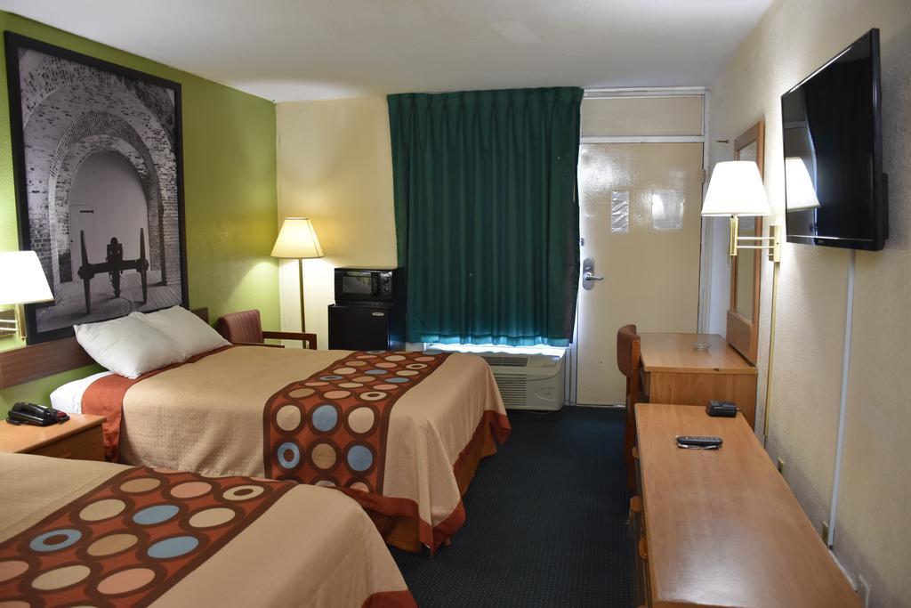 Super 8 By Wyndham Tifton Hotel Buitenkant foto