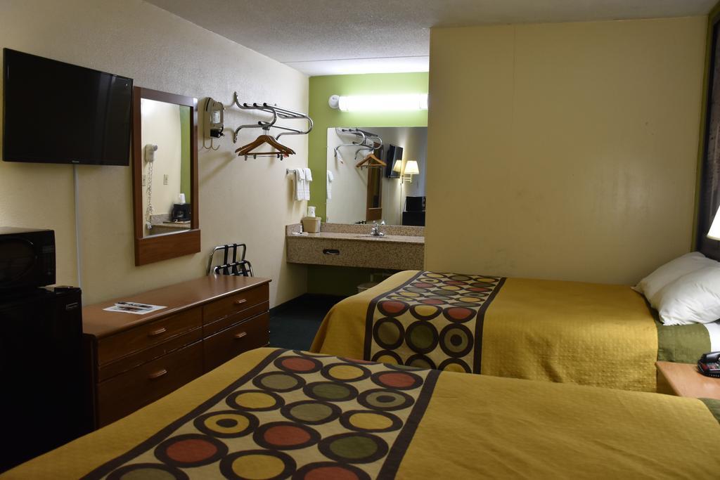 Super 8 By Wyndham Tifton Hotel Buitenkant foto