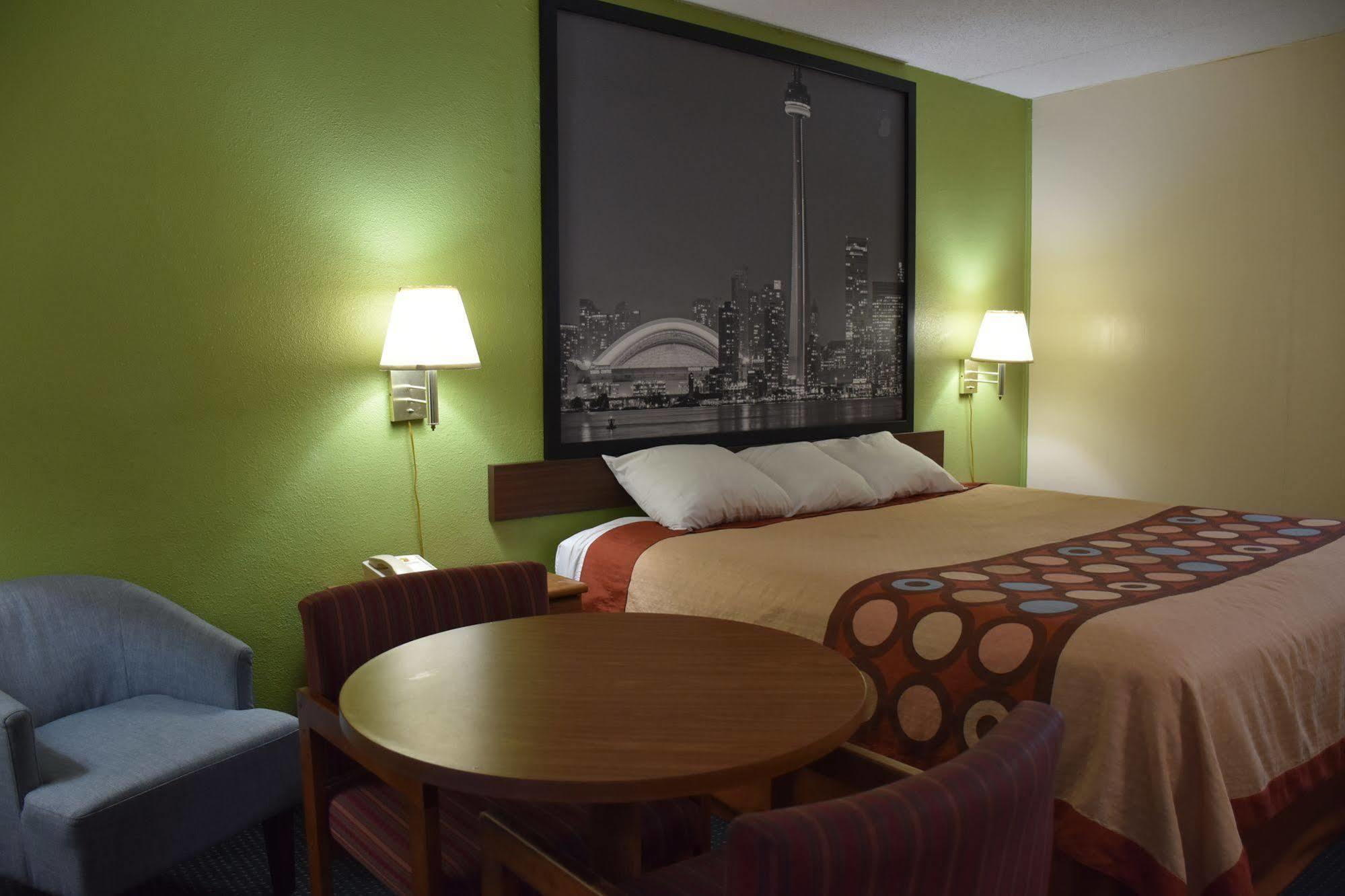 Super 8 By Wyndham Tifton Hotel Buitenkant foto